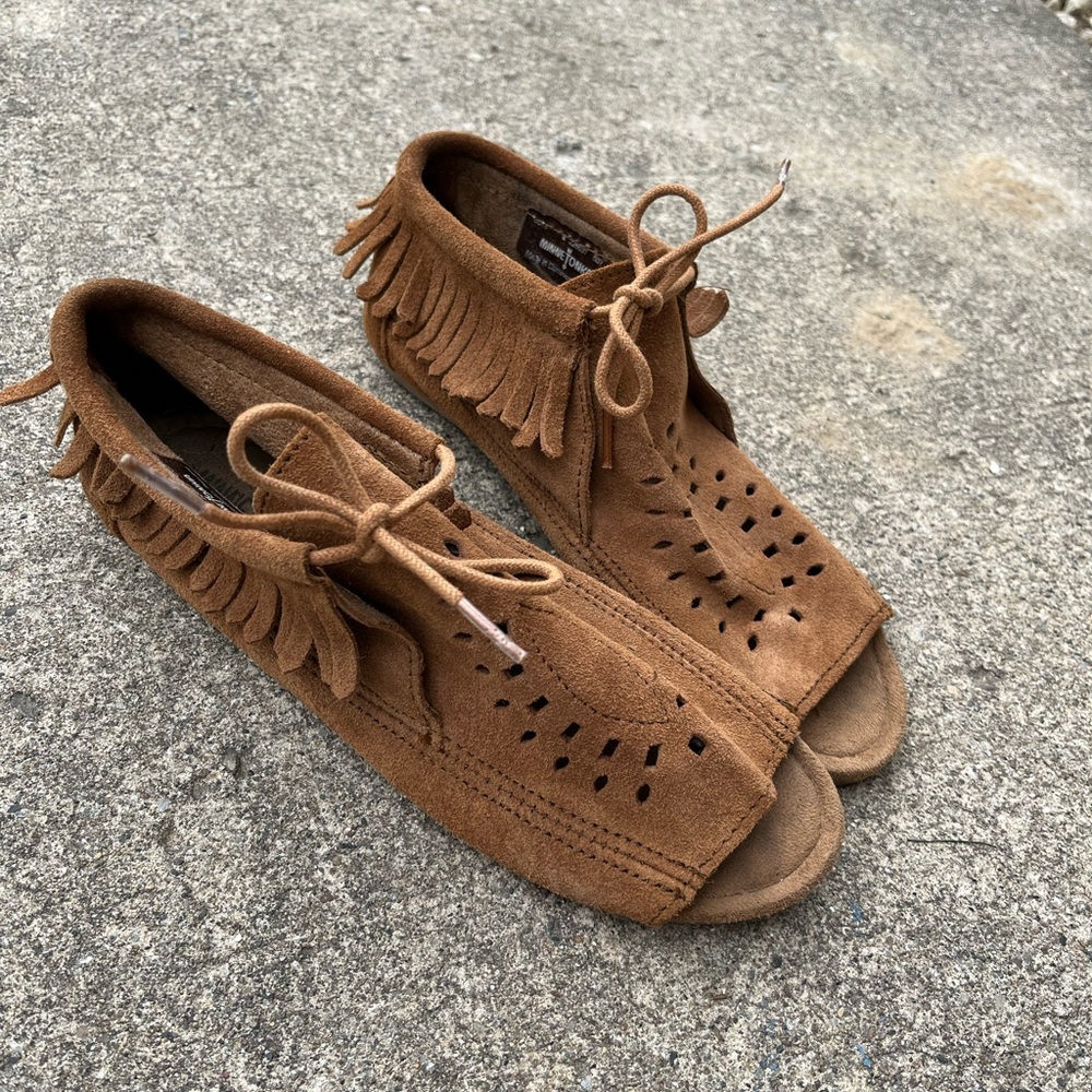 Minnetonka fringe sandals
